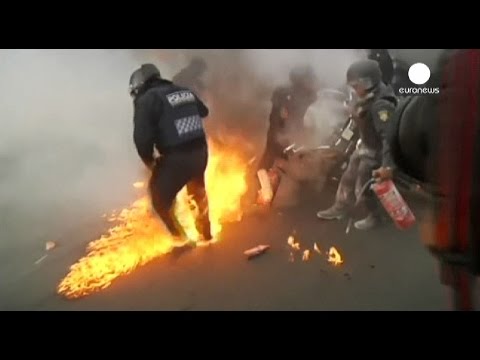 policeman set on fire in mexico 43 students protest