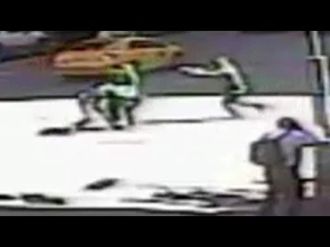 cops take down hammerwielding suspect