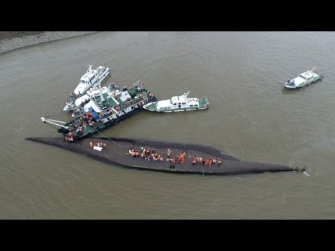 what caused a chinese ship carrying 458 people to sink